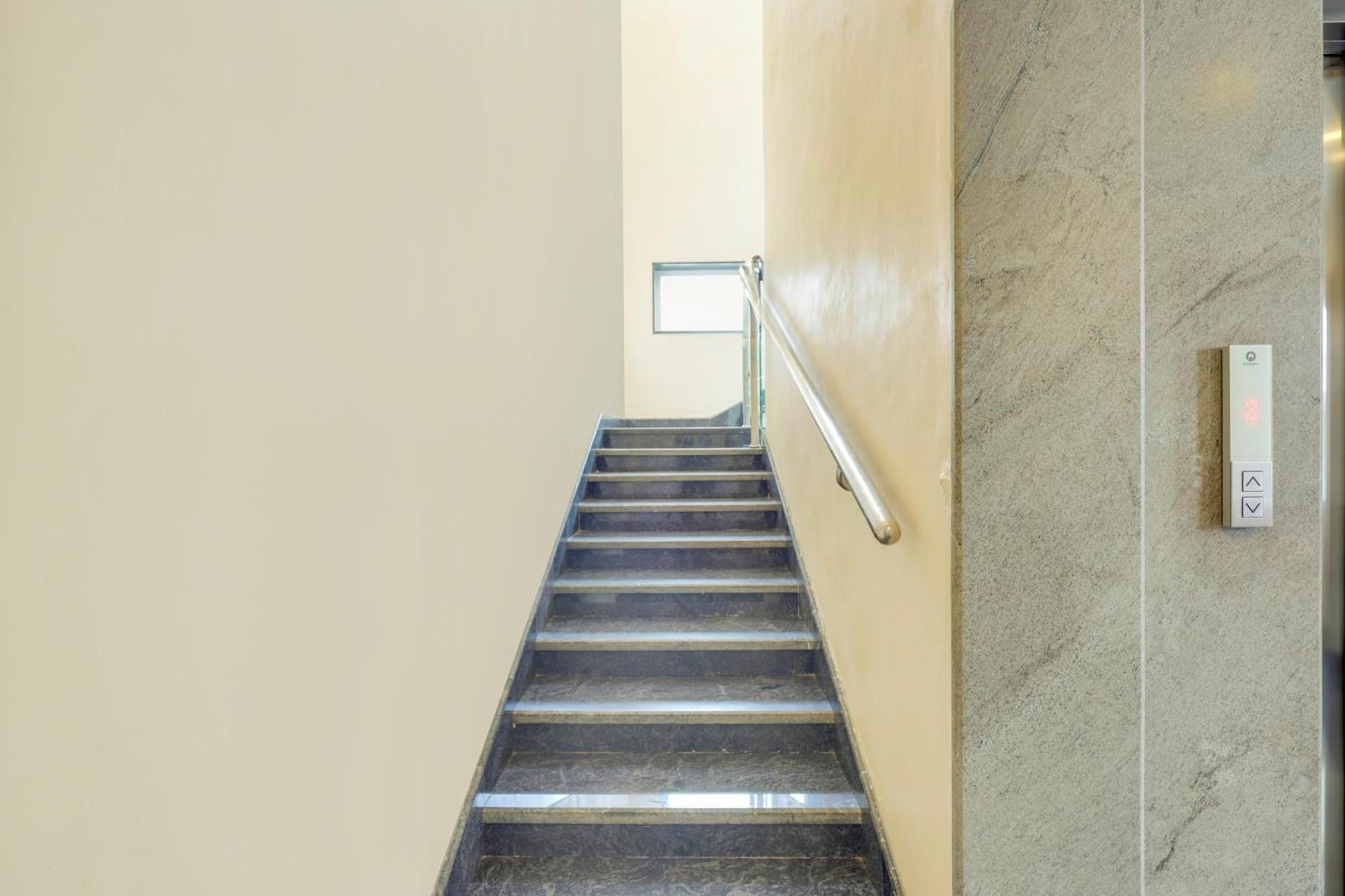 Hotel Super Townhouse Visakhapatnam Zewnętrze zdjęcie
